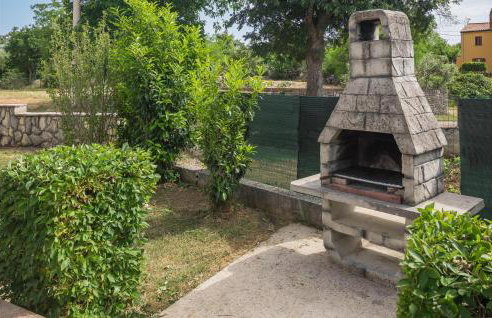 Amazing Home In Erzisce With Jacuzzi - Foto 13