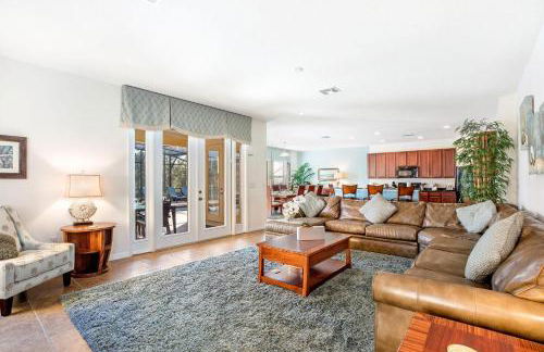 Spacious 6-Bedroom Getaway with Game Room, Private Spa & Sunny Pool Deck in Premier Resort Setting - Foto 23