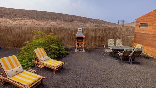 Casa Amaya - Spacious House with Pool, Large Garden, BBQ, 2 Terraces, and Ideal Location - Photo 5, Garden, sunbed, Garden view