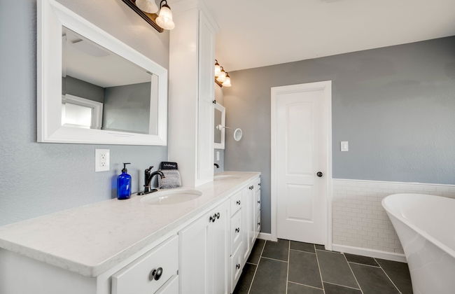 5 King 3 5b Firepit Nearby Pickleball Opens Feb 25 Lvl2 EV Charger Pool w Lake Views - Foto 52