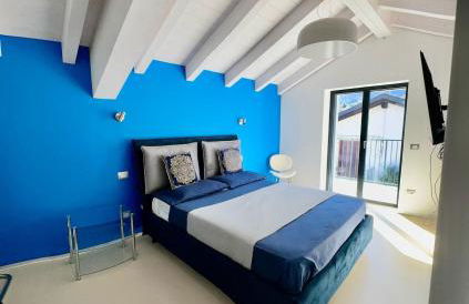 Top floor design apt, 3bd, 2bt! - Photo 16