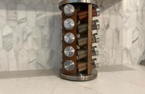 New Farmhouse, King Beds, Game Room, Hot Tub & View! - Foto 5