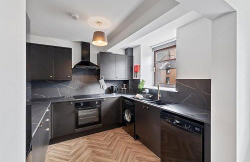 Prime Central Living 5-Bedroom 3-Bath Spacious House - Photo 15