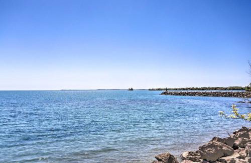 Waterfront Middle Bass Condo with Pool Access! - Foto 19