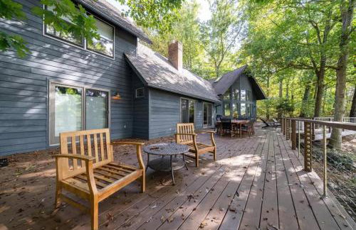 Exclusive Wooded Chalet w Magnificent River Views - Foto 51