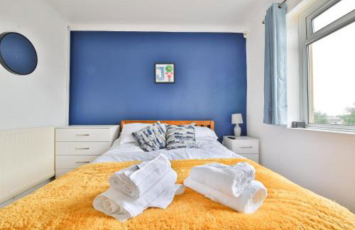 4 Modern Contractor Stay Bed with TV in Every Room and Parking in Swansea - Foto 14