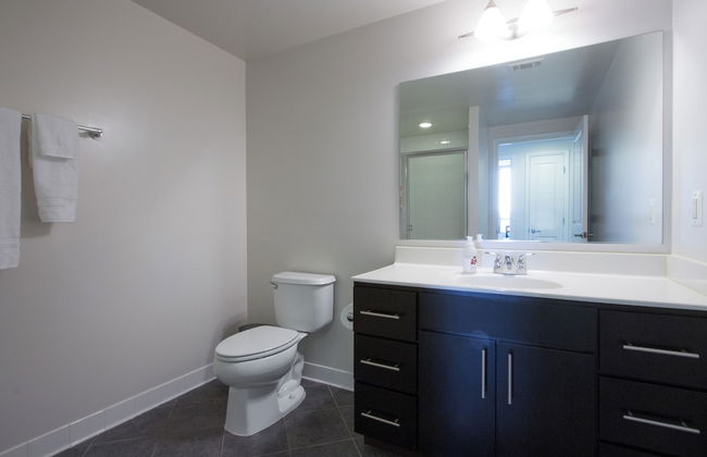 Pentagon Luxe Apartments - Photo 16