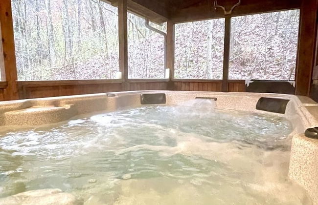 Leave the stress behind!- private hot tub, pet and motorcycle friendly, let peace and nature surround you! 2 Bedroom Home by RedAwning - Foto 13
