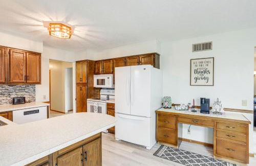 Quiet Greenwich Home with Pool and Screened Porch! - Foto 8