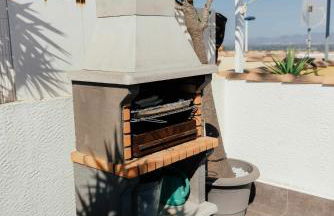 Stunning 2 bedroom apartment with Pool View - Photo 18