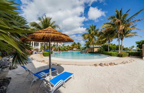 LIC Mgr - LUXURIOUS 2 BED 3 BATH PENTHOUSE SUITE - PANORAMIC OCEAN VIEWS! INDOOR PICKLEBALL - SPEAKEASY! - Foto 47