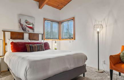 Scenic North Shore Stay w Games Near Snow Summit Lakeview Lodge by AvantStay - Foto 29