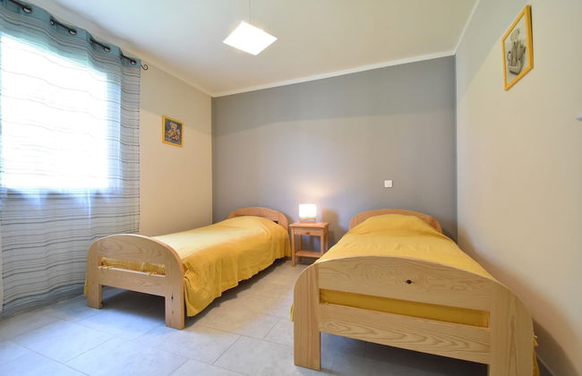 Holiday Home in Montclera With Sunny Garden, Playground Equipment and Private Pool - Foto 12