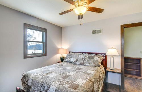 Riverfront Cabin Near Dtwn Pella with Game Room! - Foto 16