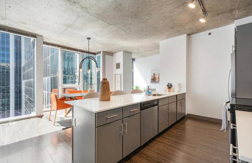 Linea Luxury Living with Indoor Pool and Rooftop Views in The Loop - Photo 71