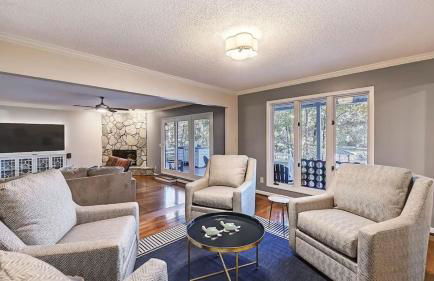 Lakefront Home Private Dock, Tiki Bar, Firepit Shore to Please by Avantstay - Foto 17