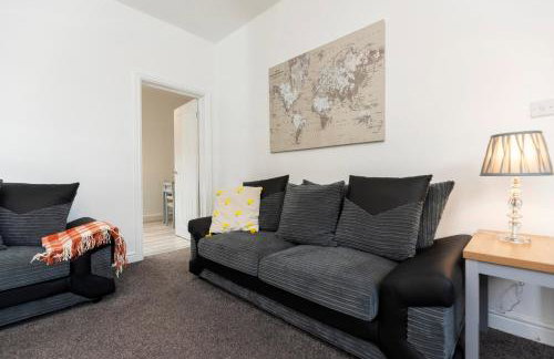 2-Bed House•Free Parking•WiFi•Long Stays Welcome - Photo 14