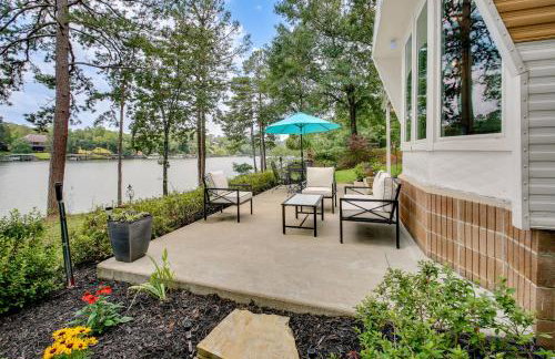 Waterfront Royal Home with Dock and Patio! - Foto 25