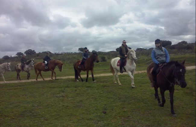 Paseo a caballo por el campo de Cáceres - Foto 3