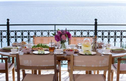 Avra Private Suites - Photo 27