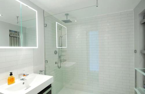 The Oars - Riverfront Property - From 300 Per Night - Foto 32