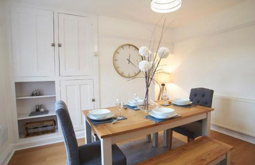 Doctors lane Stylish 3 Bedroom contractor Family House with Parking - Photo 17