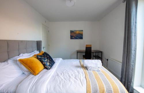 Luxury Deluxe - 4 bedrooms Villa - 6 beds - 10 Guests - Private Parking - Contractors Welcome - Trafford Stretford - Foto 12