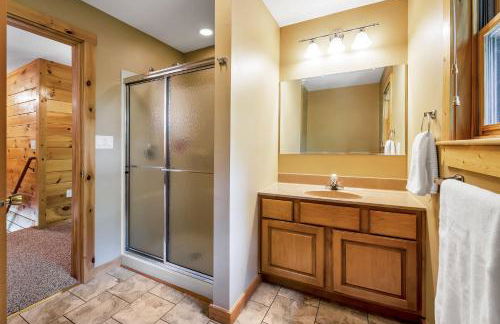 Massive Log Chalet with Hot Tub - Foto 58