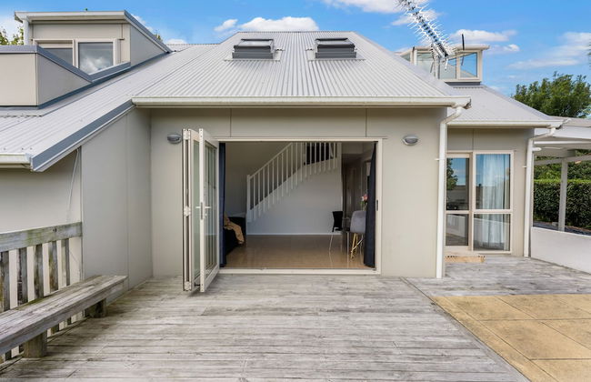 A Home away from Home - Netflix -Parking - Foto 31