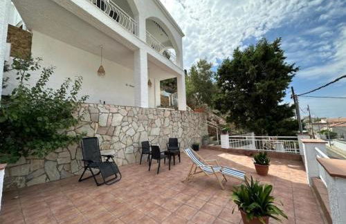 Preciosa casa con piscina desbordante y vistas al mar - Foto 22