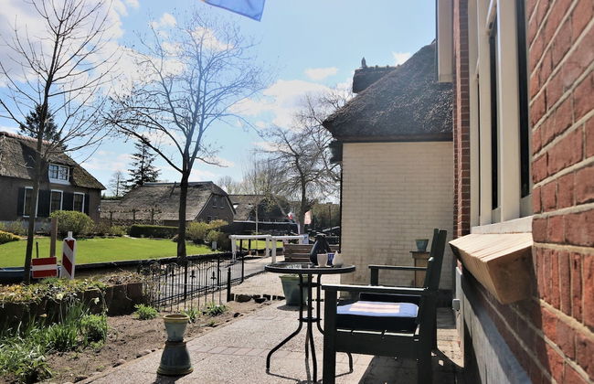 Wonderful Mansion in Giethoorn near Museum with Terrace - Photo 11