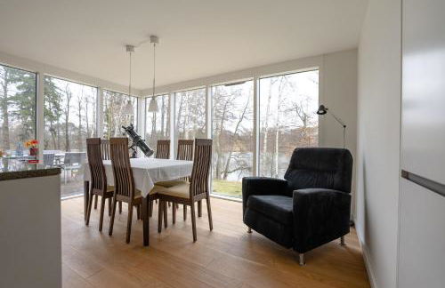 Ferienhaus direkt am See - Kamin, Klima, Sauna und Boot - Foto 33