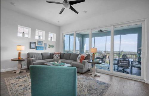 Latitude Adjustment Penthouse by Coastal Chic - Foto 7