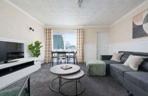 2BR Sleeps 6 with Parking Near Linlithgow Palace - Photo 11