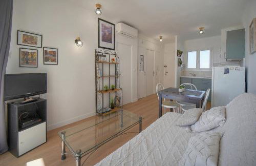 FRGK Fauvettes 1BDR Terrace, Parking, AC & Ultra-Fast Wi-Fi - Photo 8