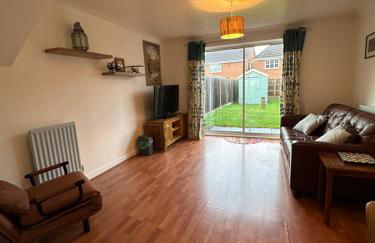 2-Bed Home with Parking, Near Airport, NEC & JLR - Foto 10