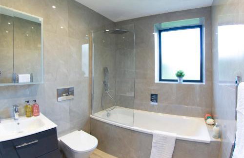 Hendon Luxury Home 2 - Photo 8