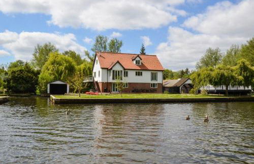 The Willows Wroxham - Photo 1