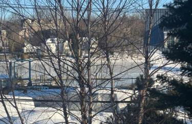 One bedroom with modern kitchen, balcony with water view - Foto 1