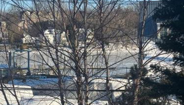 One bedroom with modern kitchen, balcony with water view - Foto 1