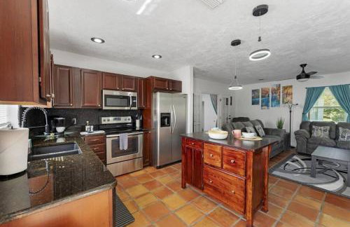 Grotto Pool House, 3 bed, 2 bath, IMG 3 miles, AMI - Foto 9