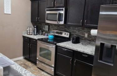 Sunset Retreat, Clean Modern 3BR, Garage, Near 191 - Foto 60