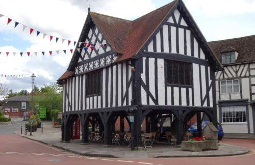 Victorian red-brick home in picturesque market town - Photo 25