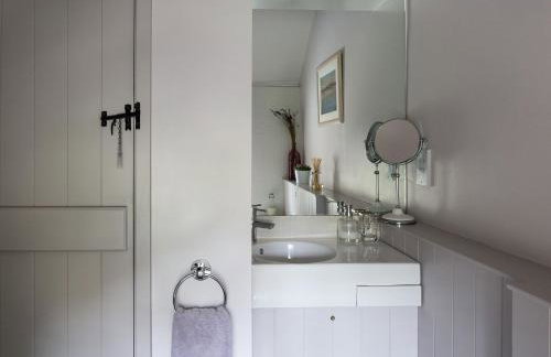 Climbing Rose Cottage - Dog Friendly - Peaceful Cotswold Cottage - Photo 39