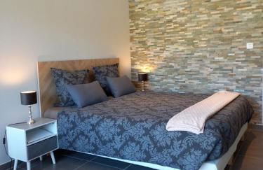 "Le Studio" climatisation Parking Privé Restauration Proche des lacs - Foto 4