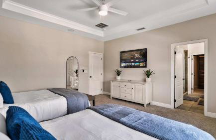Poolside Tampa Stay- Game Room & Glam Room- Pool- Darts- Pool Table- Next to MacDill AFB - Foto 49