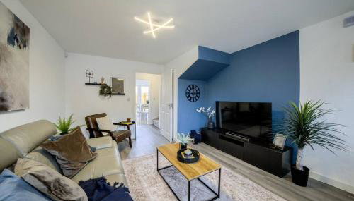 3 BedRoom house, Sleeps 6 with Full Kitchen, Garden and Free Parking - FREE Wi-Fi near Milton Keynes Bowl - Foto 4