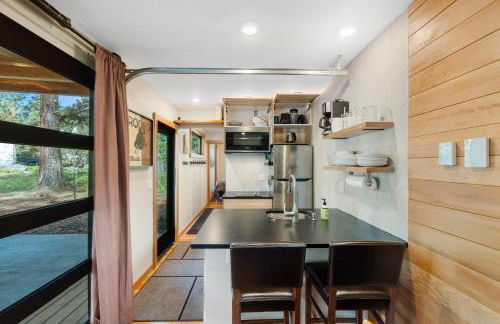 Two Pines - Unique container home w/hot tub - Downtown - Trailer Parking - Pet friendly - Foto 14