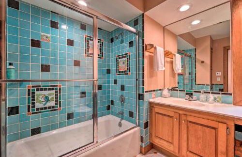 Luxe Plymouth Chalet with Indoor Pool and 3 Decks! - Foto 15