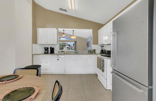 Dream Stay Orlando with a pool and home theater - Photo 20